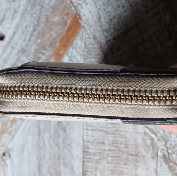 Kate Spade  Cream & Black Leather Logo Wallet⚘️Closet Clean Out Of Older Bags. - Picture 7 of 14